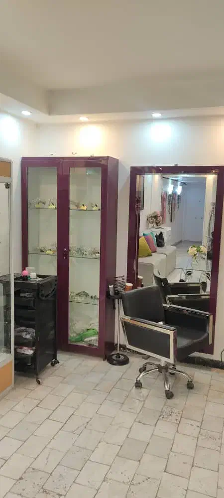 آینه و بوفه آرایشگاه|آرایشگاه و سالن‌های زیبایی|شاهرود, |دیوار