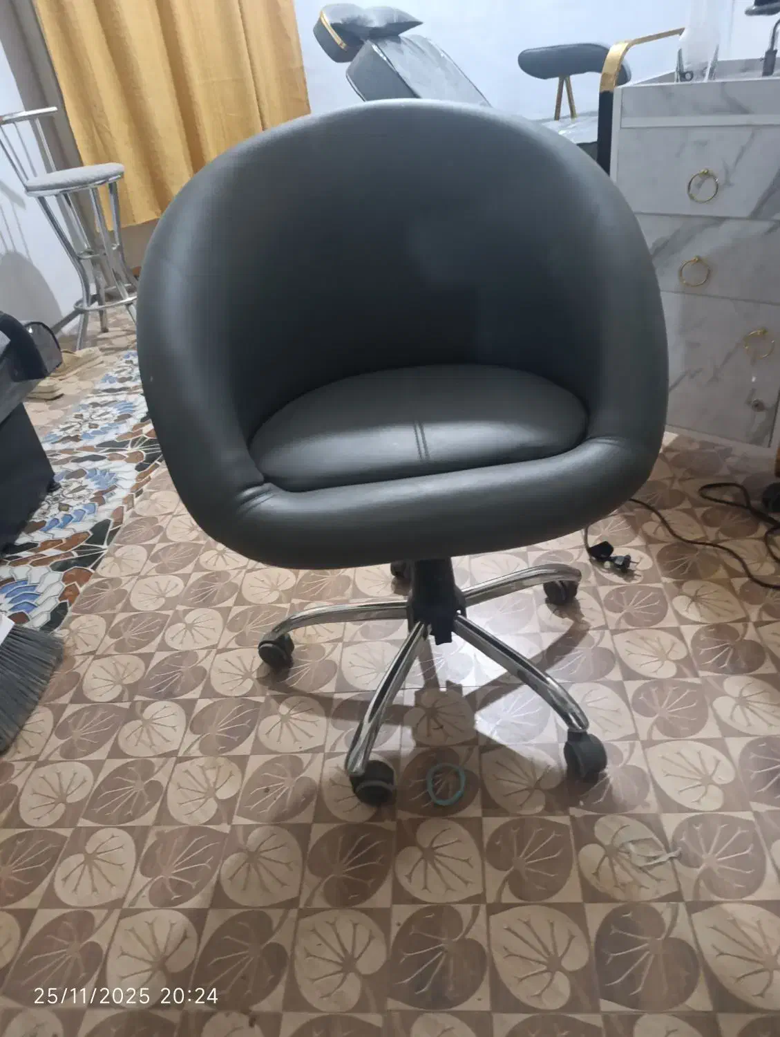 فروش دو عدد صندلی|آرایشگاه و سالن‌های زیبایی|الشتر, |دیوار