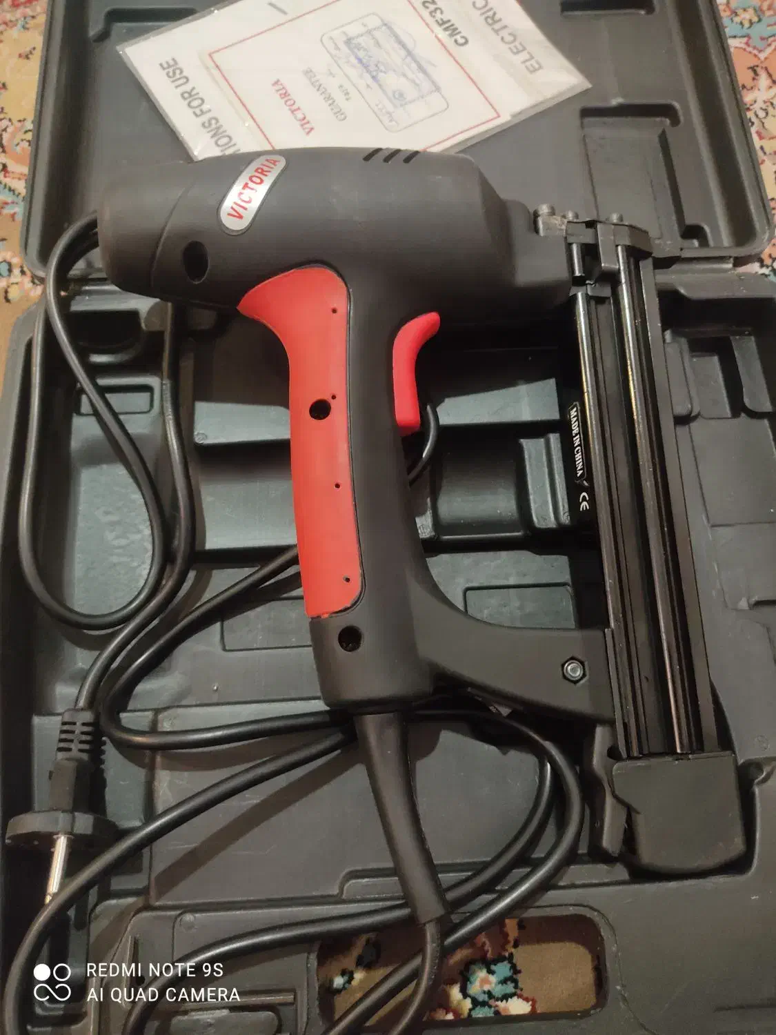 یک دستگاه میخ کوب برقی|ابزارآلات|آبسرد, |دیوار