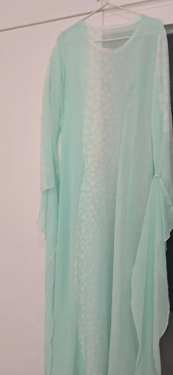 تعدادی لباس|لباس|سقز, |دیوار