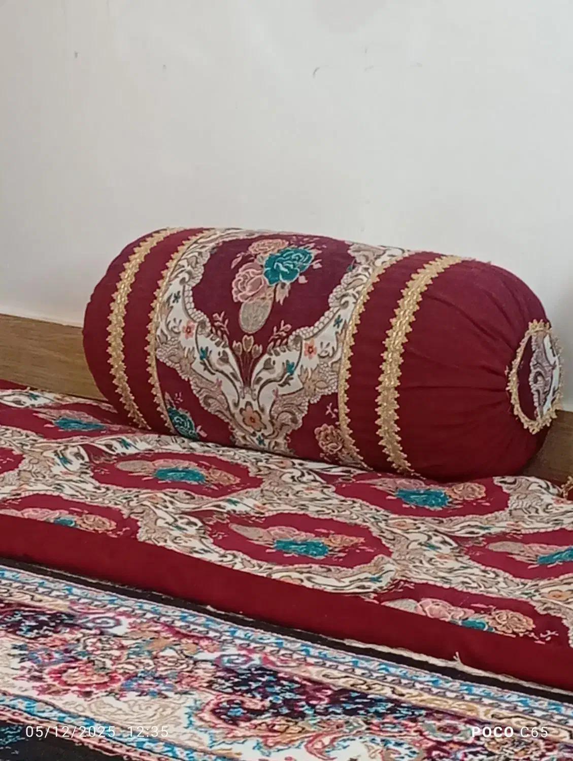 ۱۰ رویه بالشت و۱۰ رویه پشتی .۴ عدد کناره ۴متری|رختخواب، بالش، پتو|لردگان, |دیوار