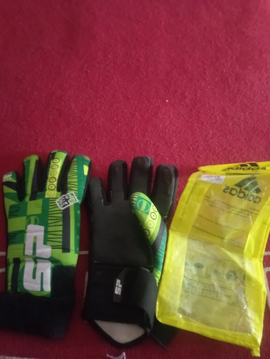 دستکش گلری|ورزش‌های توپی|رباط‌کریم, رباط‌کریم|دیوار