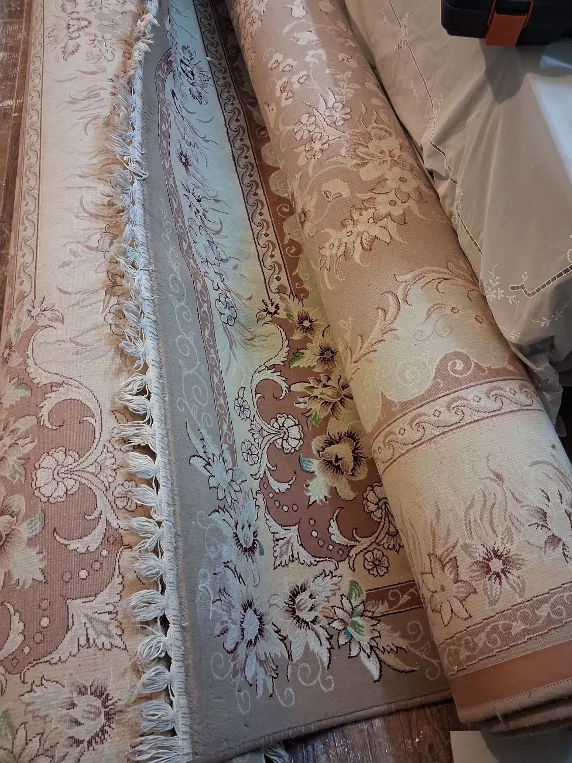 فرش دسته دوم در حد|فرش|اندیشه, اندیشه فاز ۳|دیوار