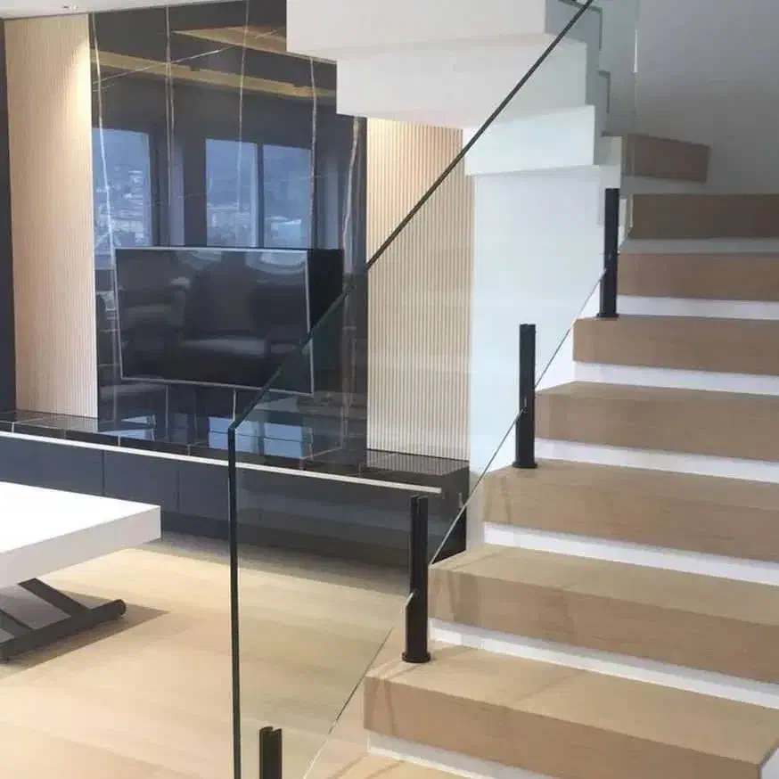 نرده استیل و درب چوبی صبوری|مصالح و تجهیزات ساختمان|کنگاور, |دیوار