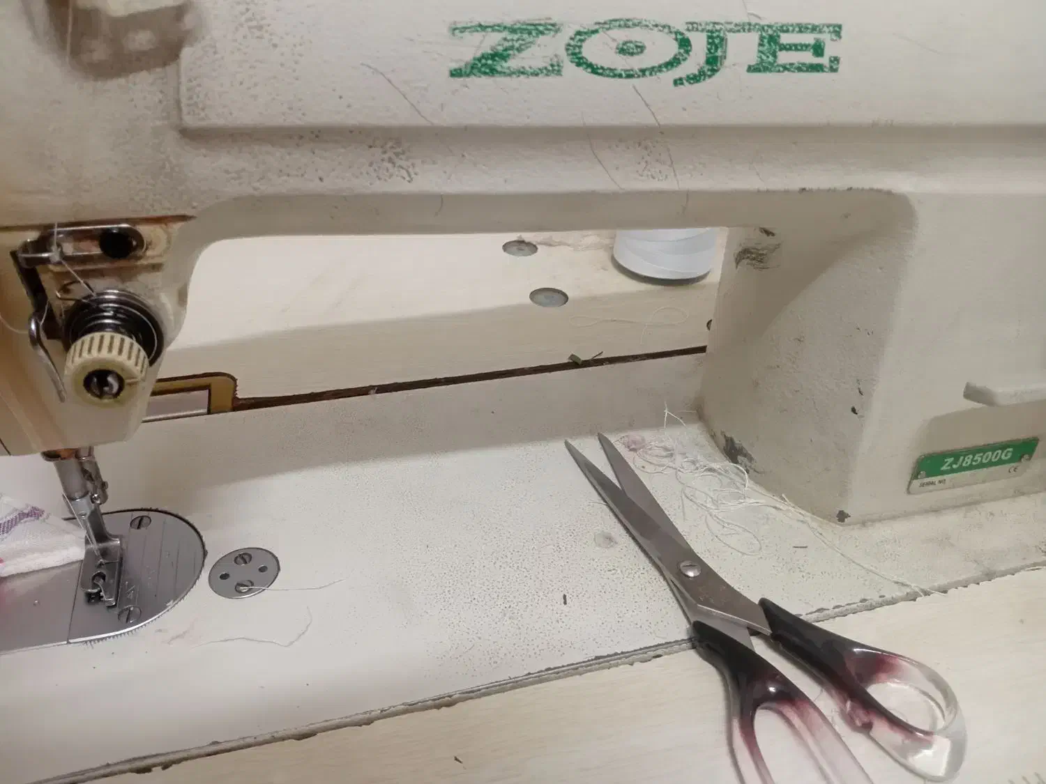 چرخ خیاطی راسته دوز|چرخ خیاطی و ریسندگی|زارچ, |دیوار