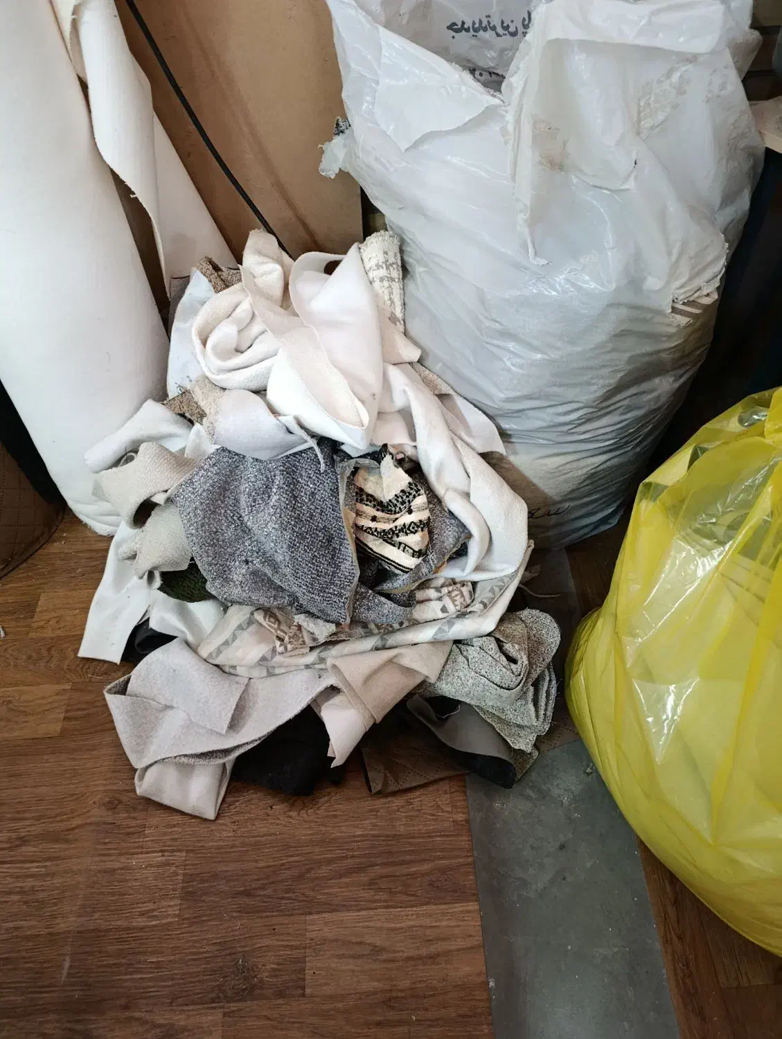 خرده پارچه مبلمان|عمده‌فروشی|شیراز, بهارستان|دیوار