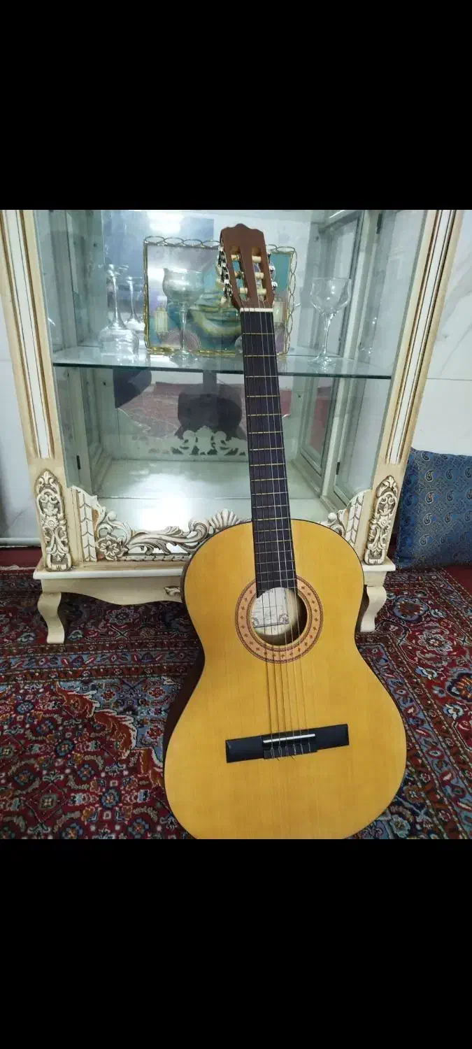 گیتار کلاسیک M2 درحد|گیتار، بیس، امپلیفایر|قلعه نو, |دیوار