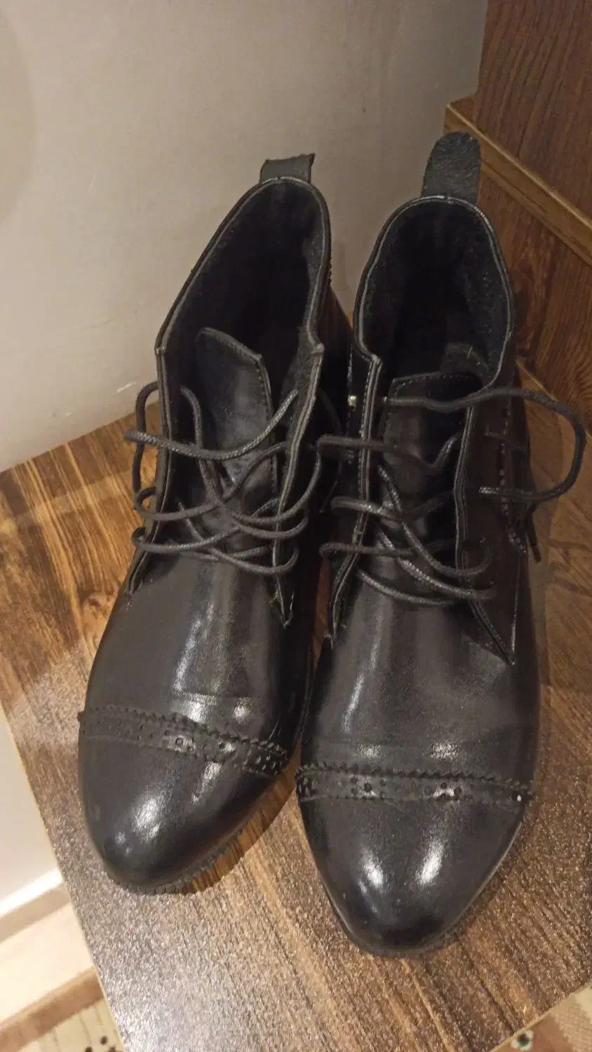 نیم بت|کیف، کفش، کمربند|رشت, رشتیان|دیوار