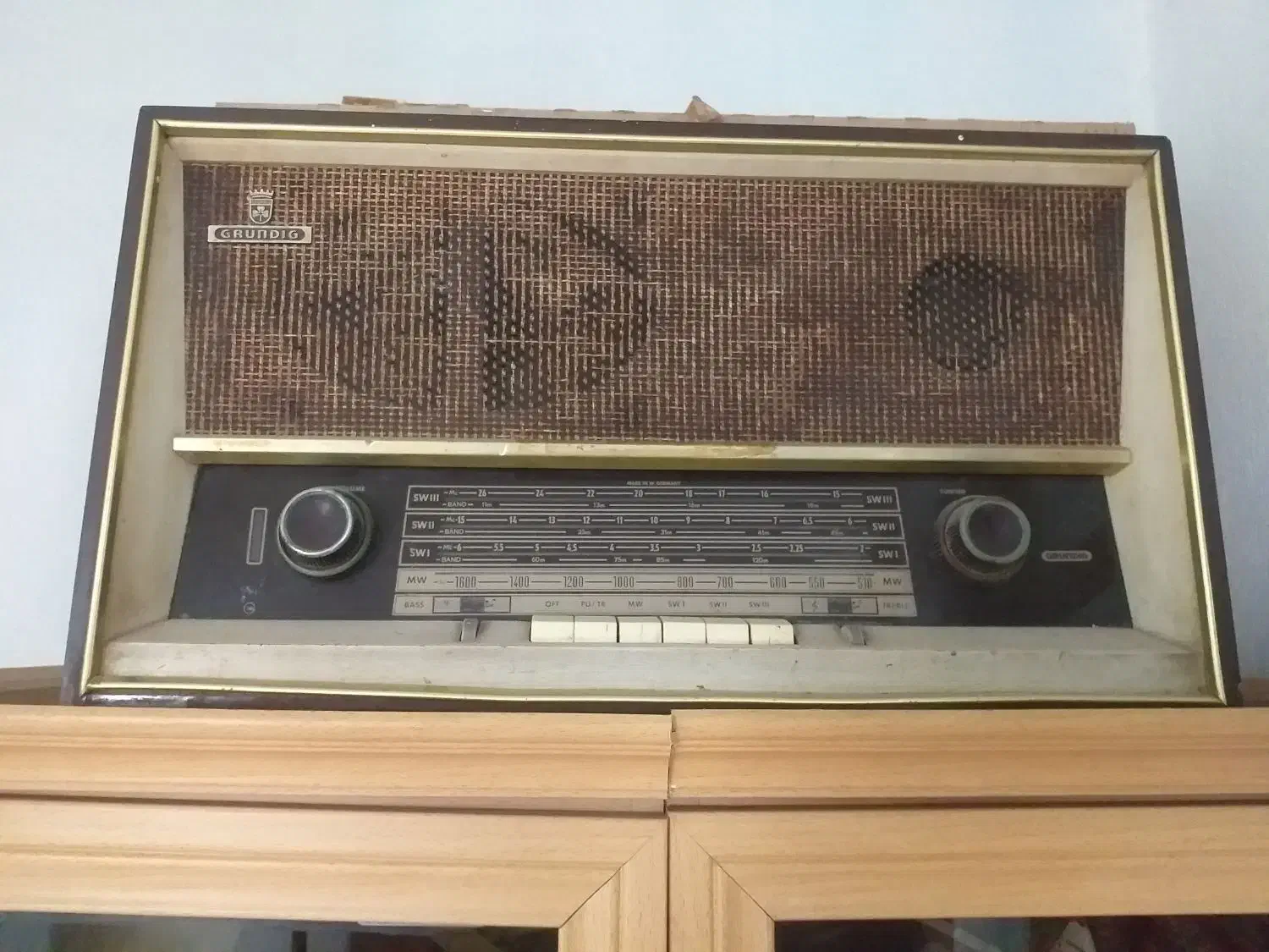 رادیو گروندیگ اصل آلمان|کلکسیون اشیاء عتیقه|ساری, |دیوار