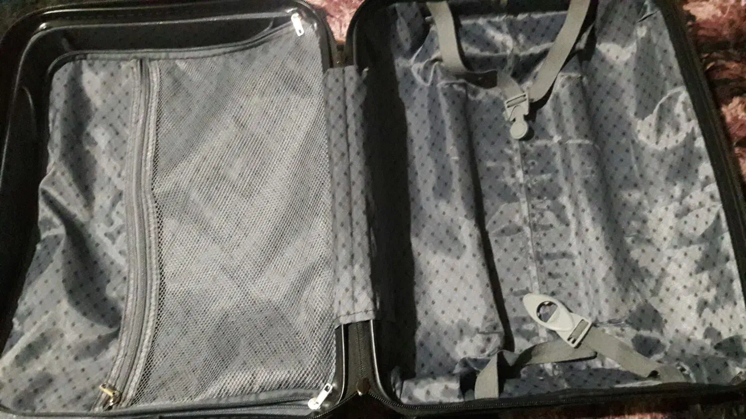 چمدان نو|کیف، کفش، کمربند|رشت, معلم|دیوار