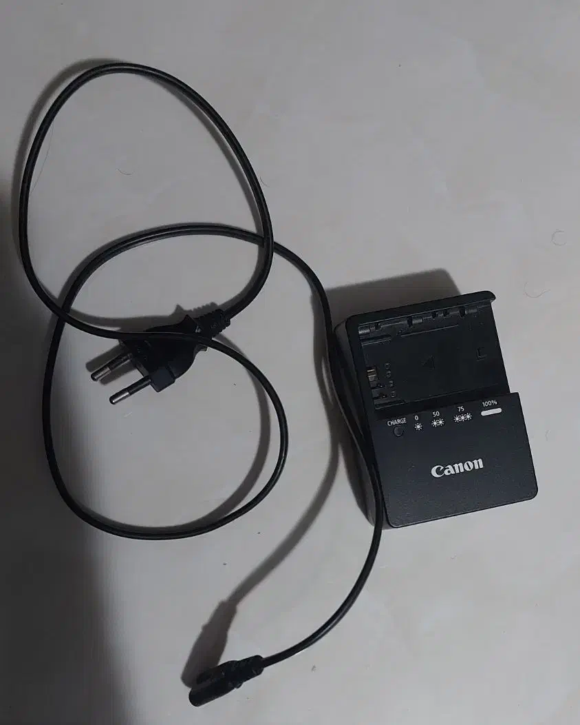 شارژر دوربین|دوربین عکاسی و فیلم‌برداری|بندر ماهشهر, |دیوار