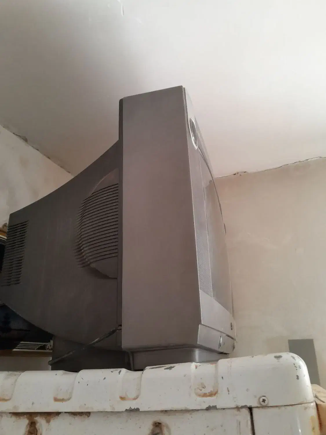 تلویزیون همراه با دیجیتال|تلویزیون و پروژکتور|میانه, |دیوار