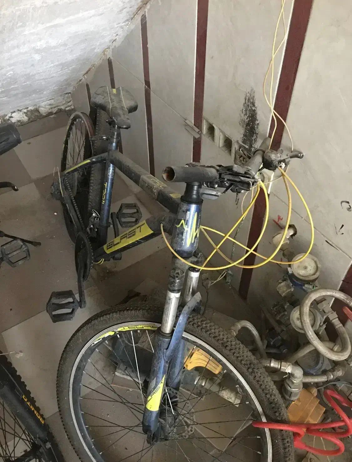 بلست|دوچرخه، اسکیت، اسکوتر|دورود, |دیوار