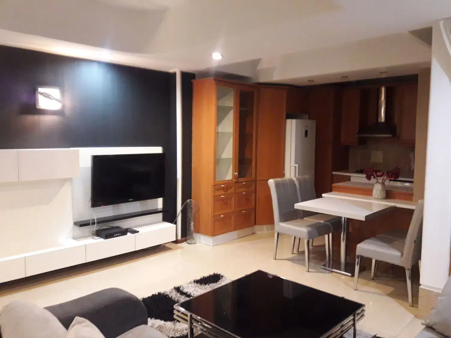 فرشته ۸۵متر مجردی مبله کامل