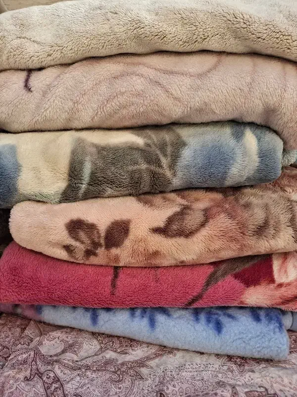 پتو ژاپنی ( استوک )|رختخواب، بالش، پتو|بوشهر, |دیوار