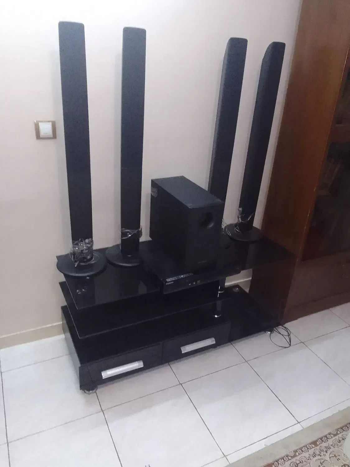 دستگاه سینمای خانگی با میز شیشه ای زیر تلویزیونر|سیستم صوتی خانگی|تهران, شهرک شهرداری|دیوار