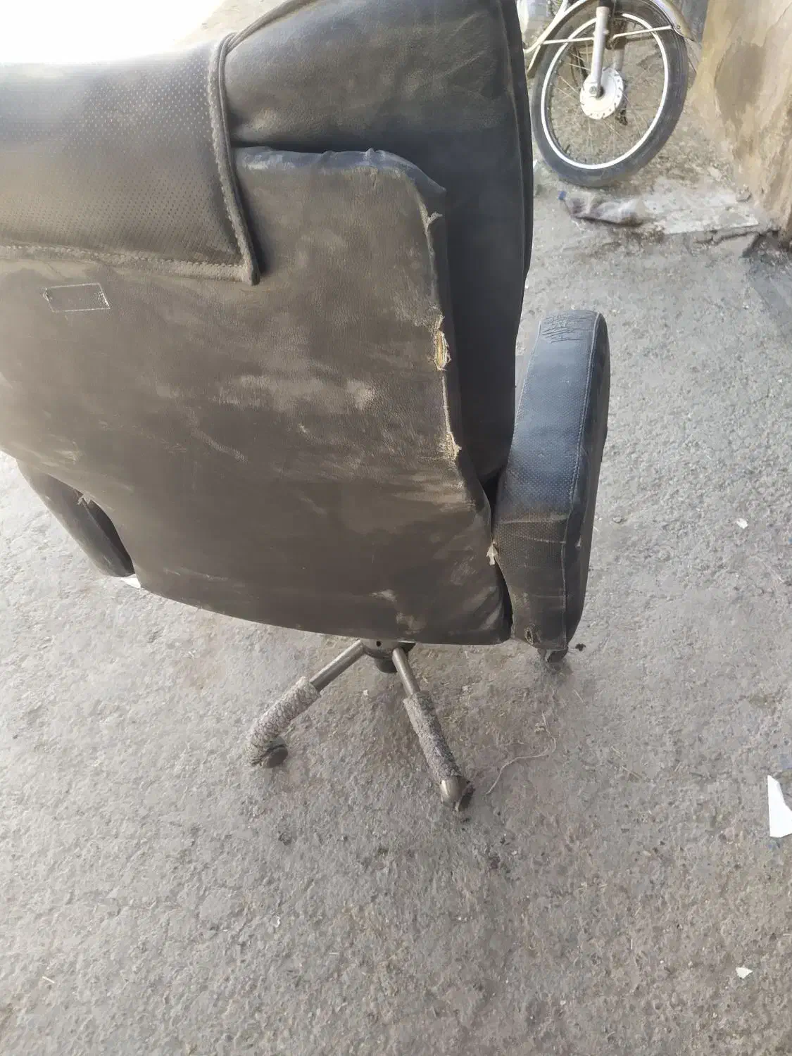 صندلی مدیریتی نیاز به تعمیر|مبلمان اداری|قم, بوستان جوان|دیوار