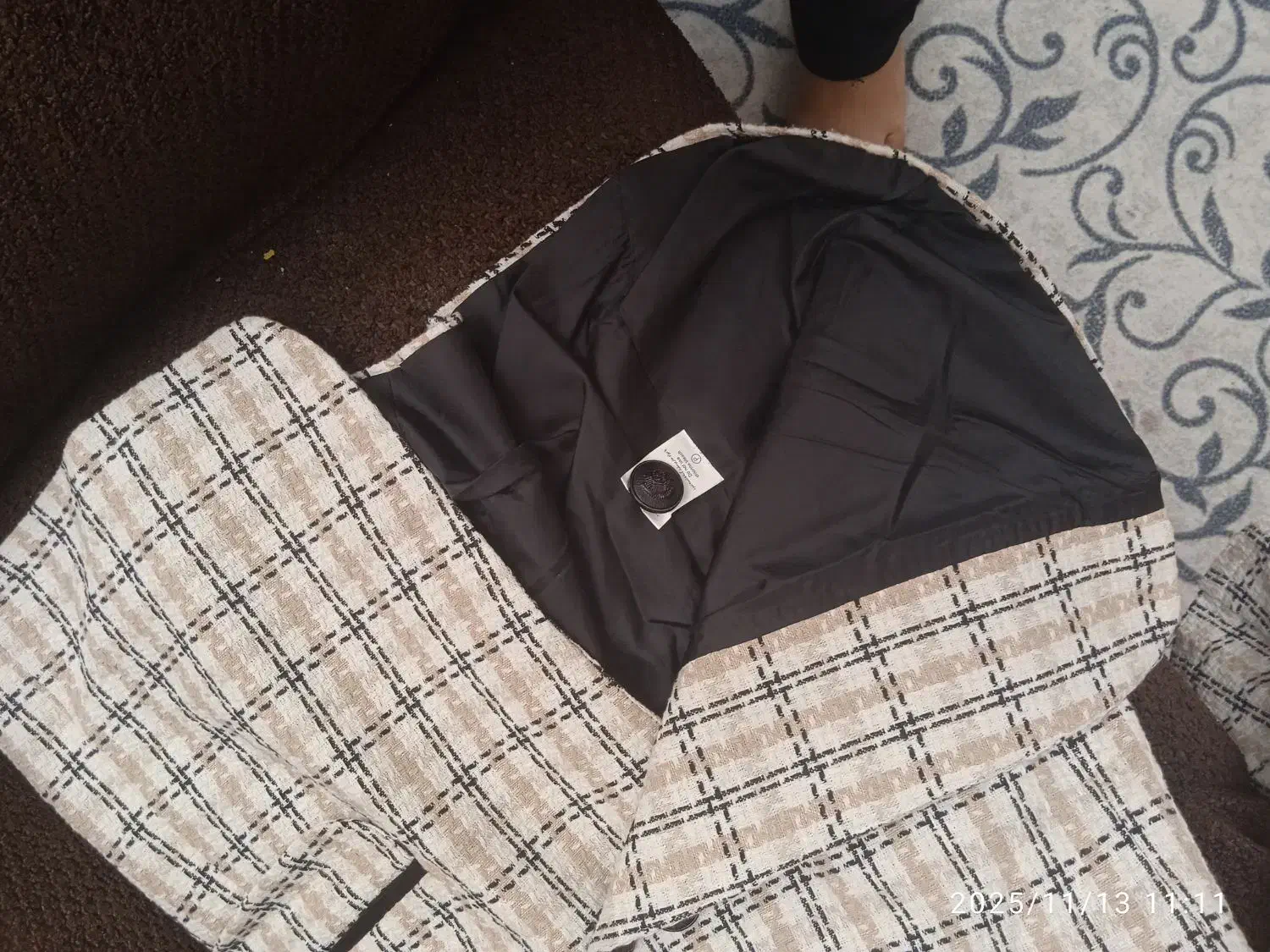 یک عدد پالتو/مانتو|لباس|یاسوج, |دیوار