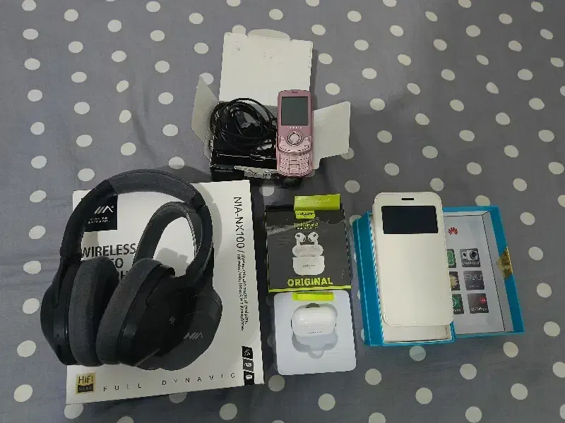 موبایل اندروید و تعدادی لوازم جانبی گوشی مثل هدست|موبایل|کرج, شهرک اوج|دیوار