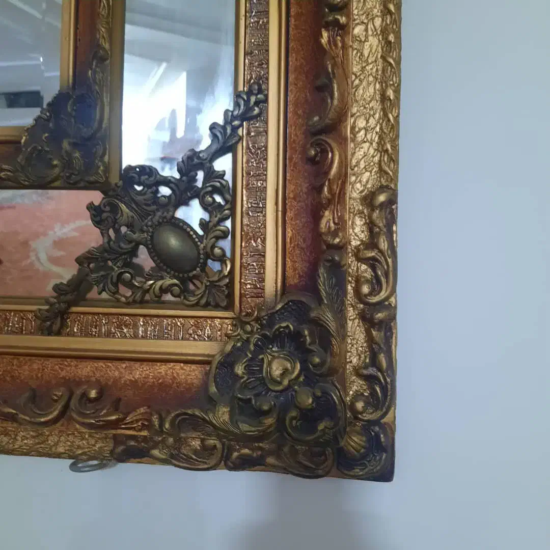 آینه|آینه|اهواز, زیتون کارگری|دیوار