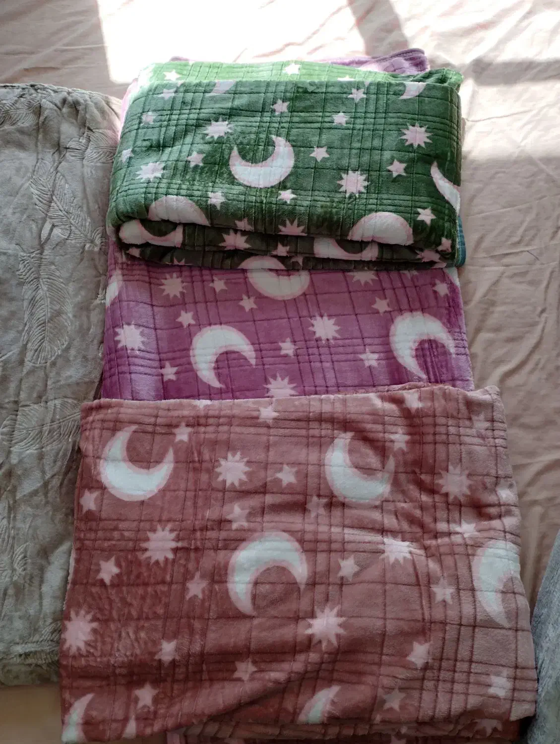 پتو مسافرتی|رختخواب، بالش، پتو|شیراز, میانرود|دیوار