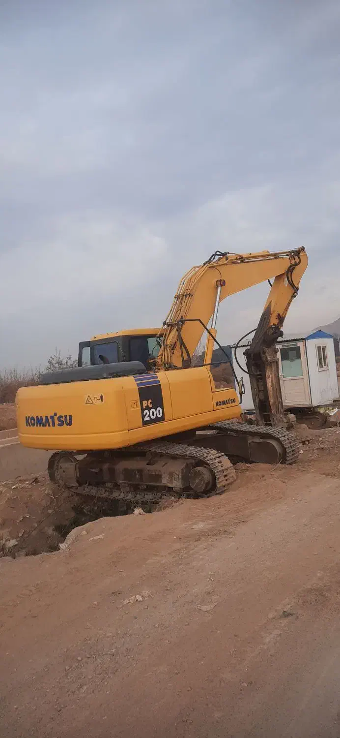 بیل ۲۰۰کوماتسومدل ۲۰۰۴|خودرو سنگین|ری, شهرک نظامی|دیوار