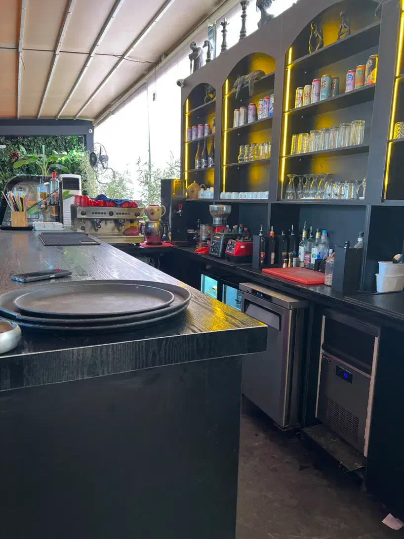 نیرو جوان خانم و اقا در کافه نیازمندیم|استخدام خدمات فروشگاه و رستوران|تهران, راه آهن|دیوار