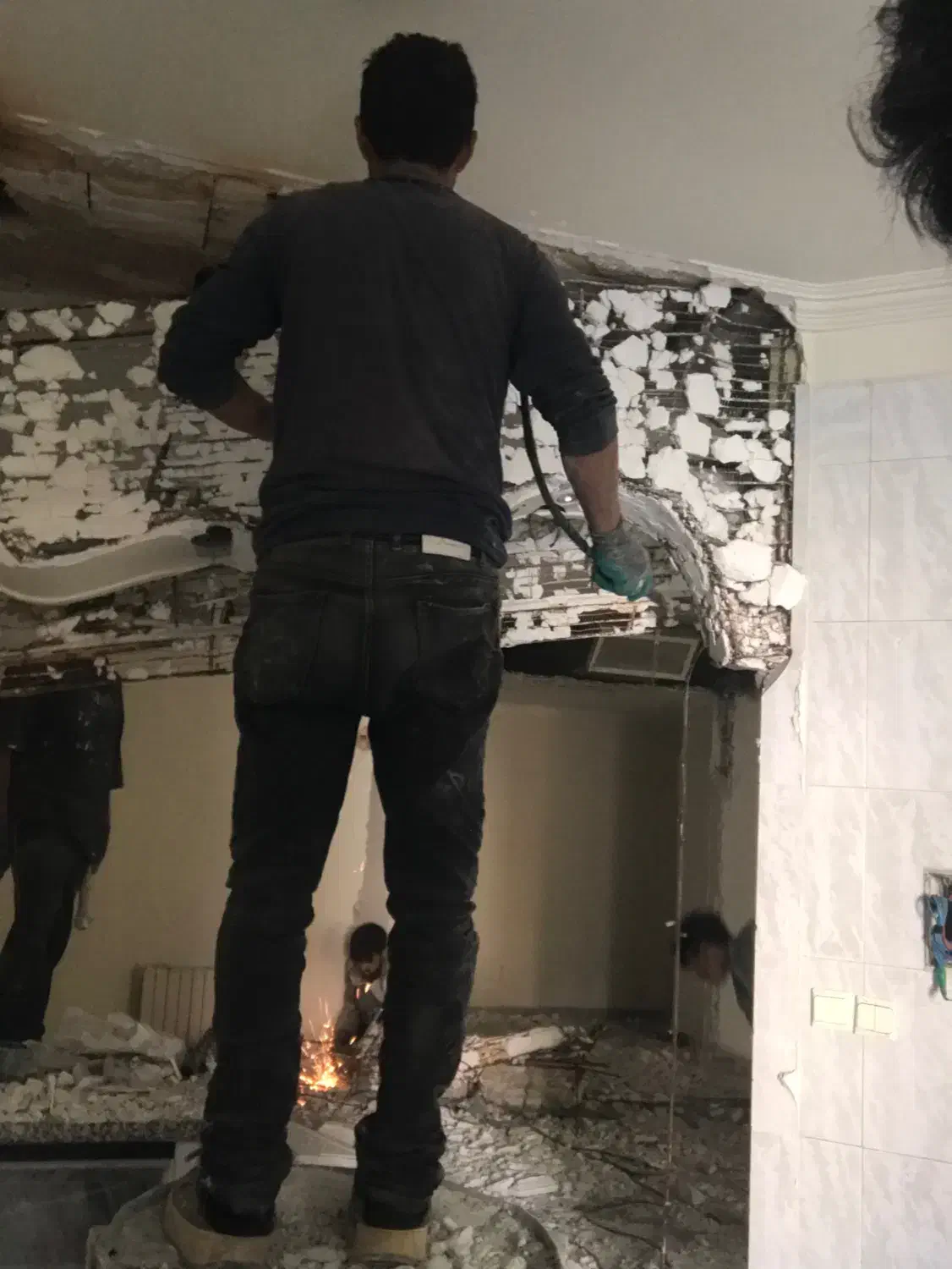 نیازمند کارگر افغان|استخدام معماری، عمران و ساختمانی|تهران, تجریش|دیوار