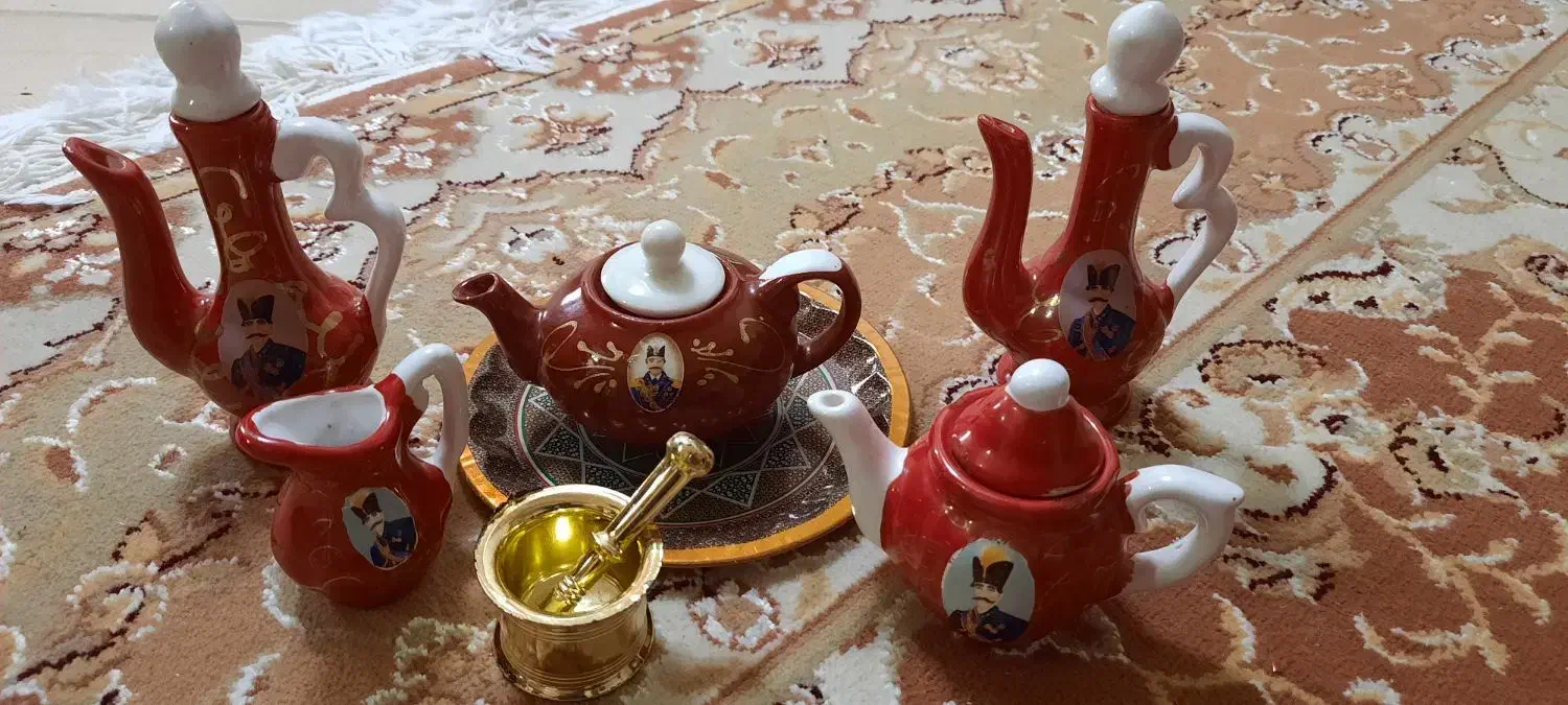 اسباب بازی|اسباب‌بازی بچه|لاهیجان, انقلاب|دیوار