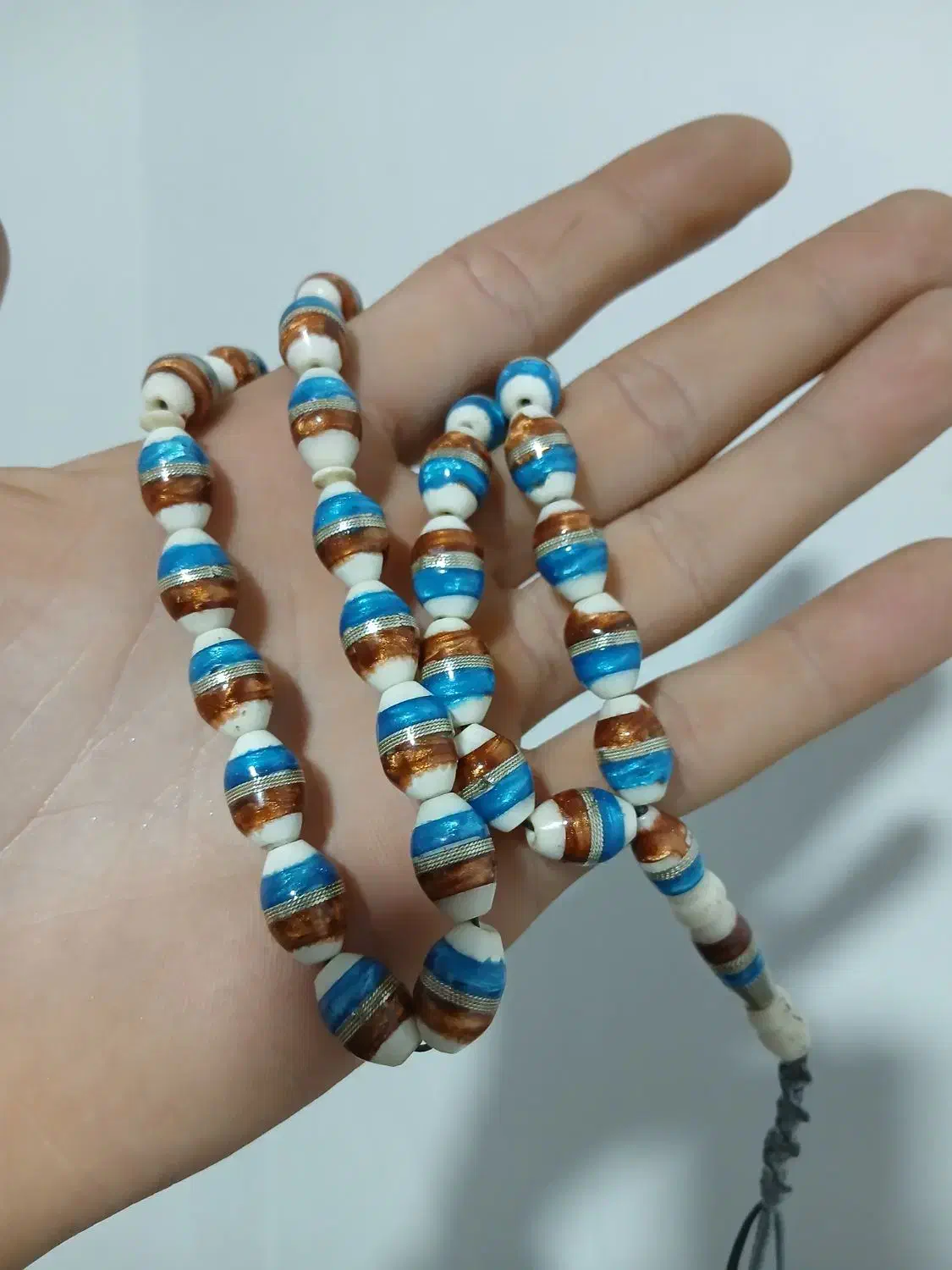 تسبیح استخوان|کلکسیون اشیاء عتیقه|ری, شهادت|دیوار