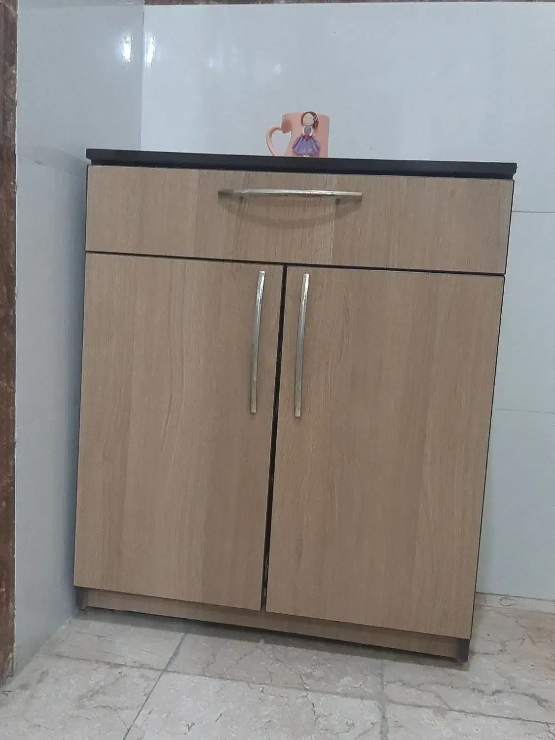 جاکفشی|جاکفشی، کمد، دراور|قدس, شهر‌قدس|دیوار