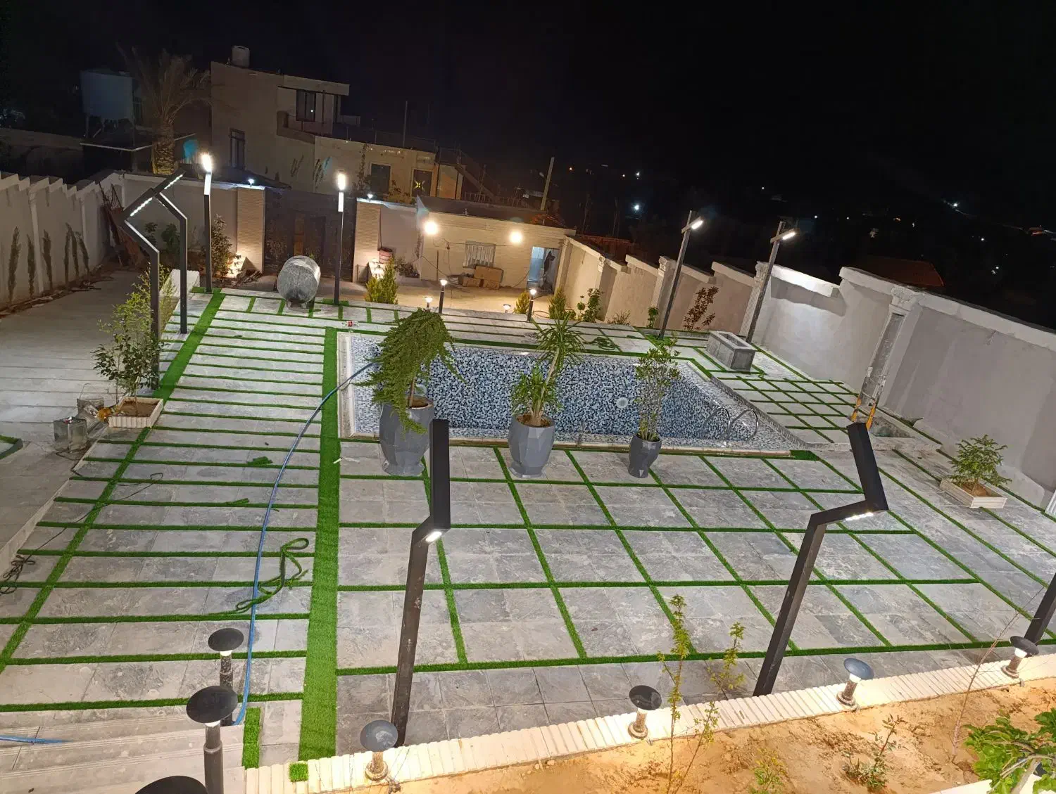 چمن‌ مصنوعی،گرین‌ وال،فنس‌ چمنی،شید و گرانول،نصب|خدمات پیشه و مهارت|شیراز, فرگاز|دیوار