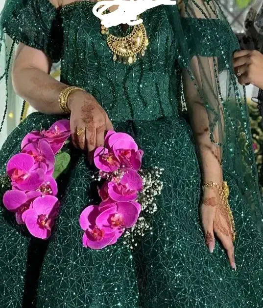 لباس حنا|لباس|میناب, |دیوار