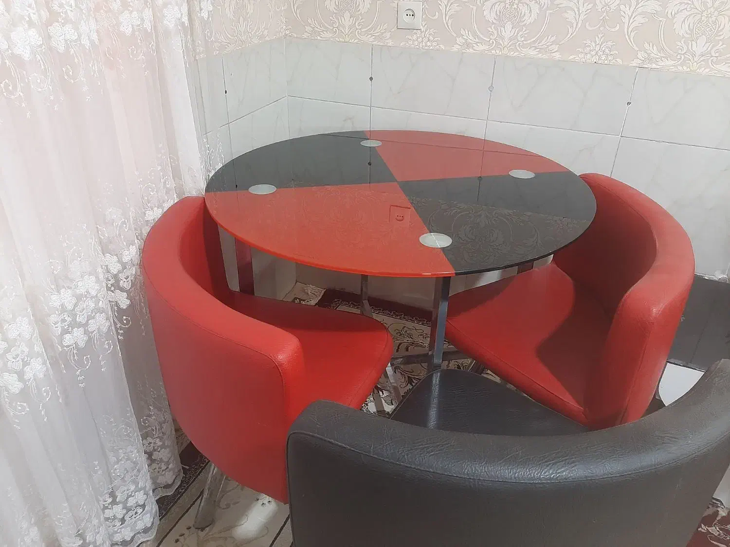 میز ناهارخوری ۴نفره در حد نو|میز و صندلی غذاخوری|جوین, |دیوار