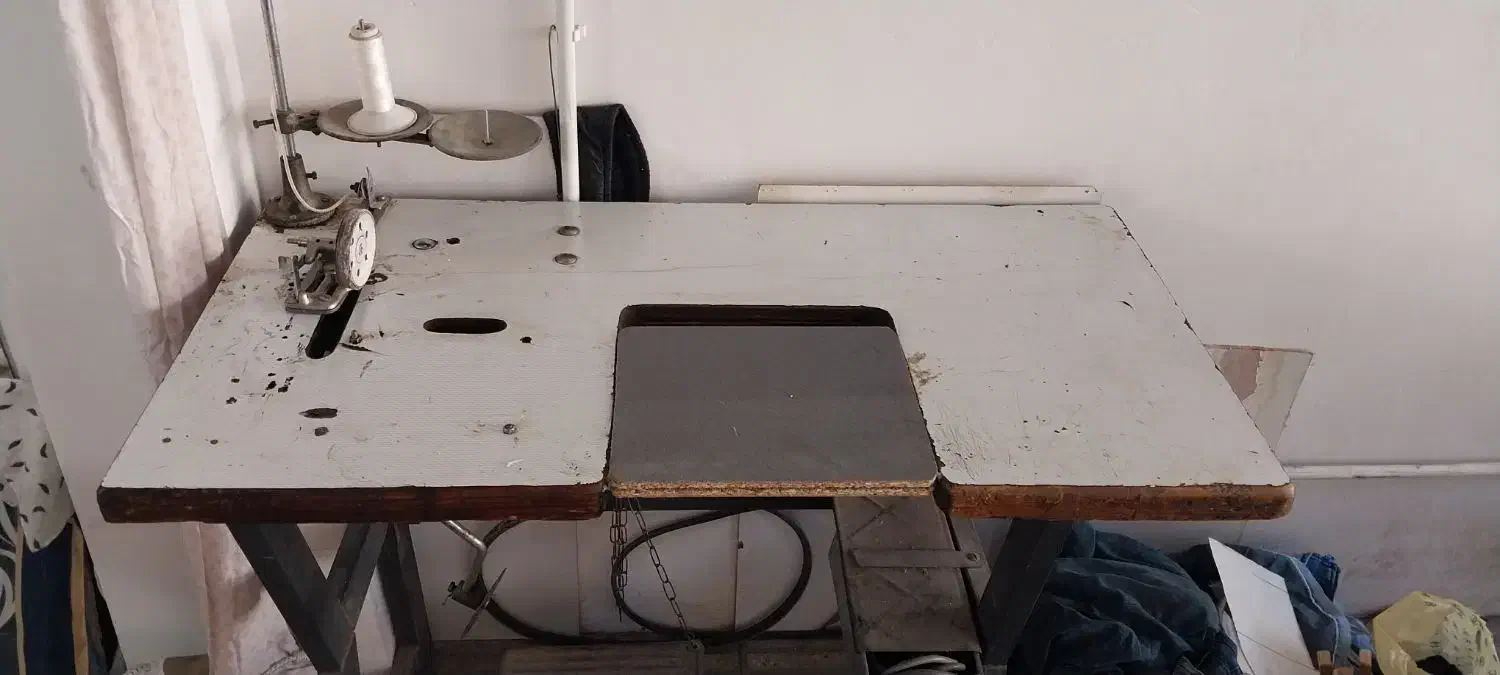 میز پایه چرخ خیاطی به همراه دینام|چرخ خیاطی و ریسندگی|تویسرکان, |دیوار