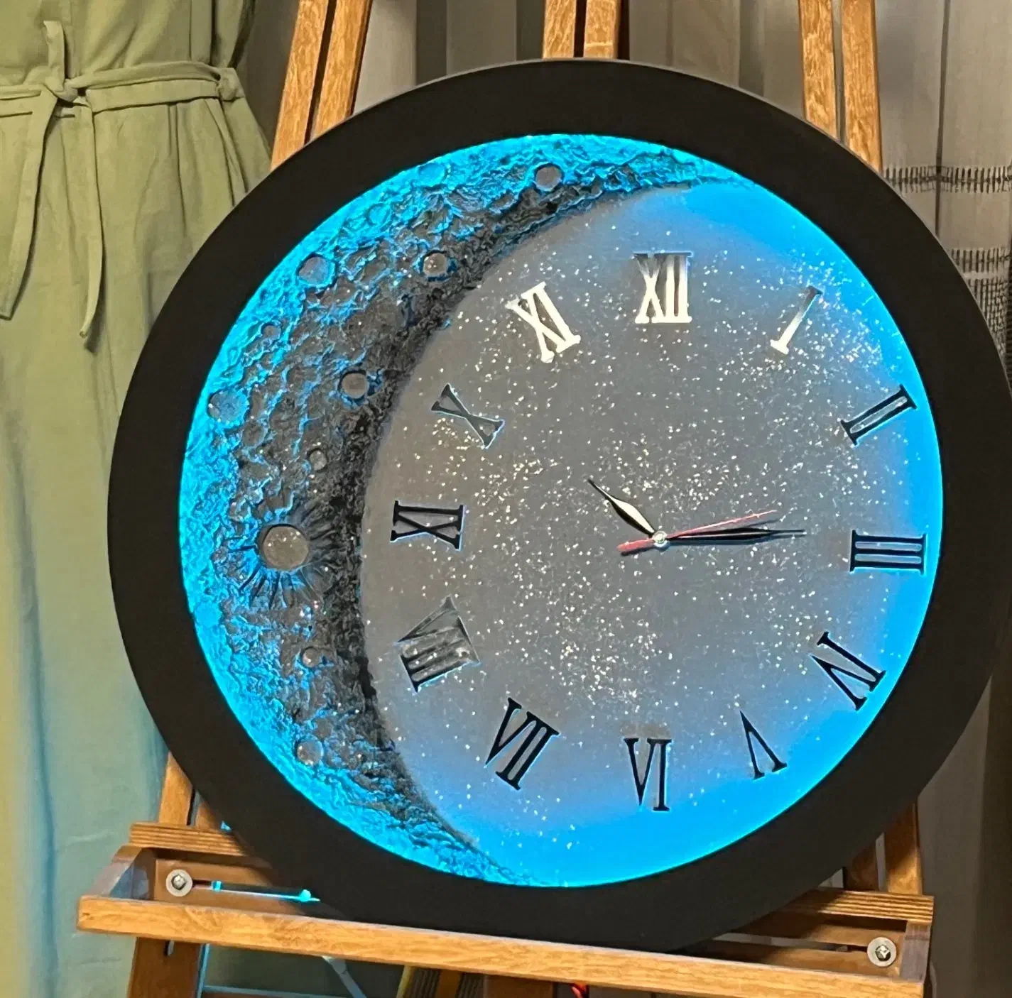 ساعت ماه ال ای دی خور|تابلو، نقاشی، عکس|تهران, شهرک ولیعصر جنوبی|دیوار