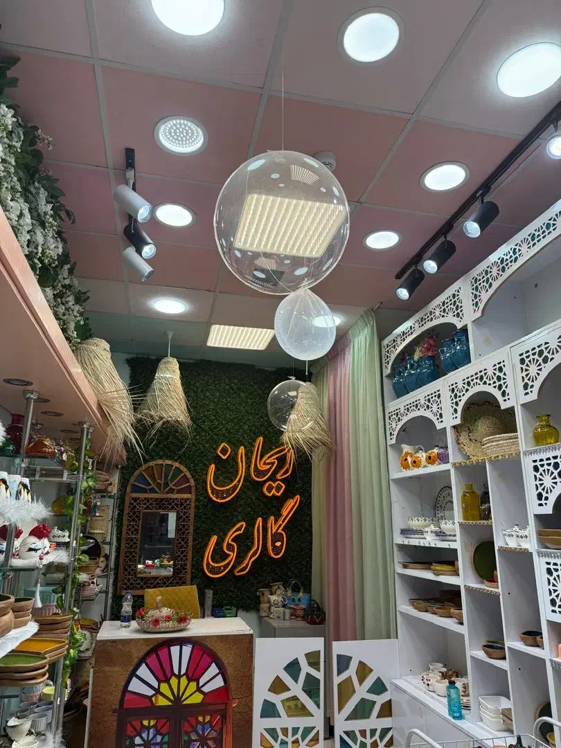 مغازه با موقعیت عالی در مگامال جهت واگذاری|اجارهٔ مغازه و غرفه|بندرعباس, |دیوار