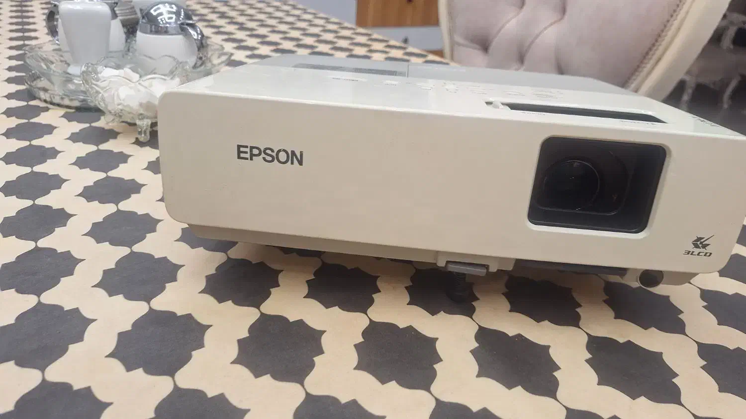 ویدئو پرژکتور با پرده|تلویزیون و پروژکتور|دلیجان, |دیوار