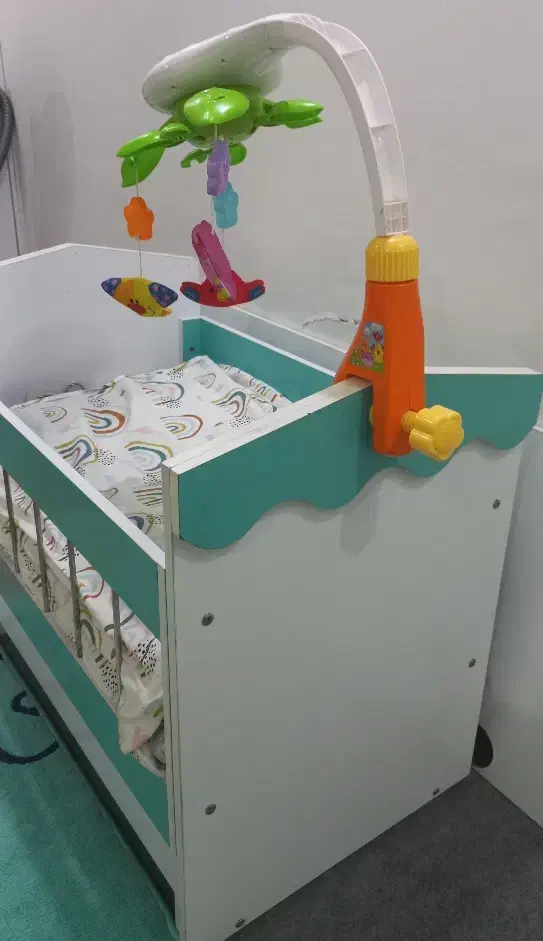 تخت گهواره ای|تخت و صندلی بچه|اهواز, شهرک دانشگاه|دیوار