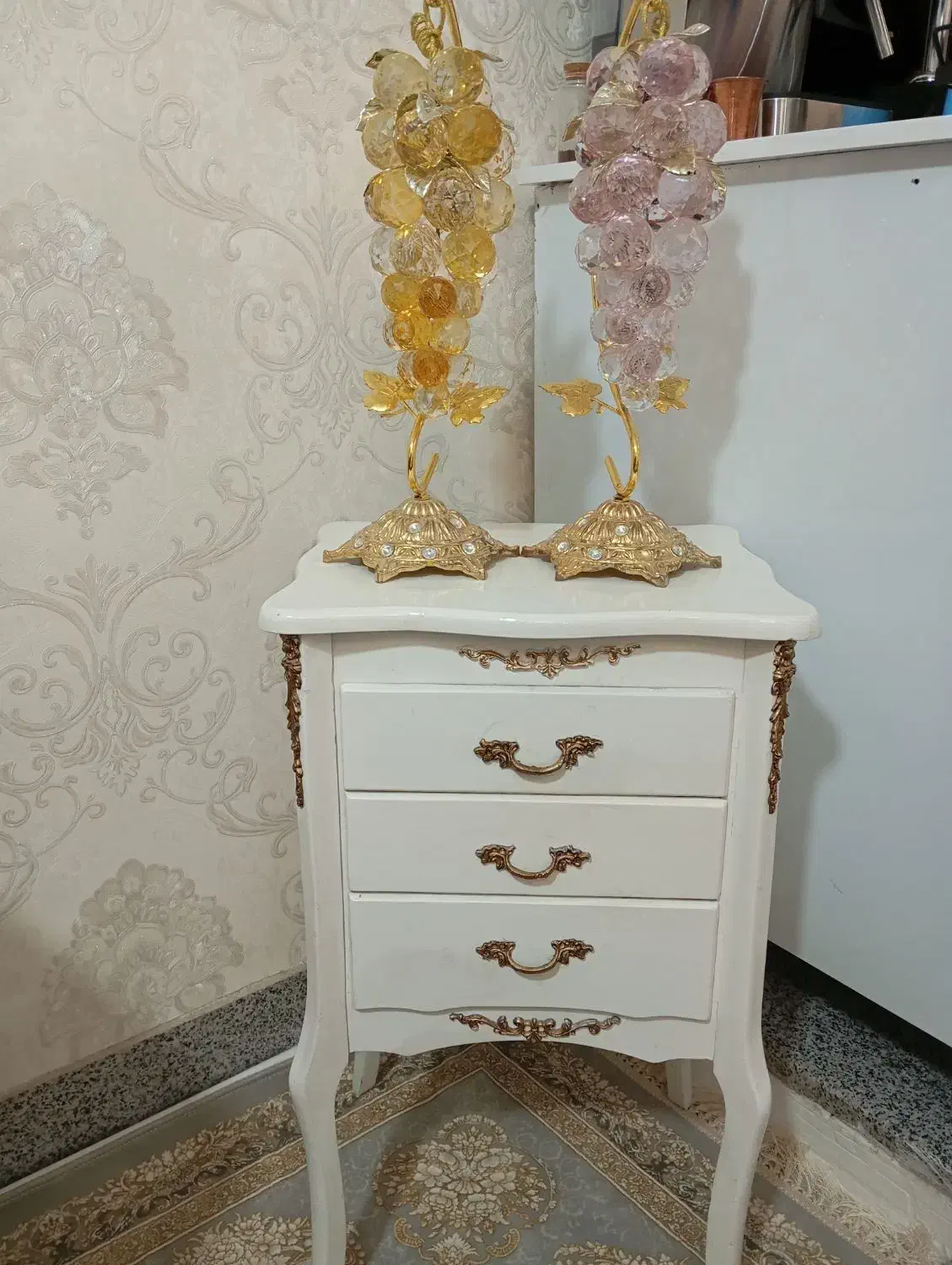 میز و دو عدد خوشه انگور|مجسمه، تندیس، ماکت|کوهدشت, |دیوار