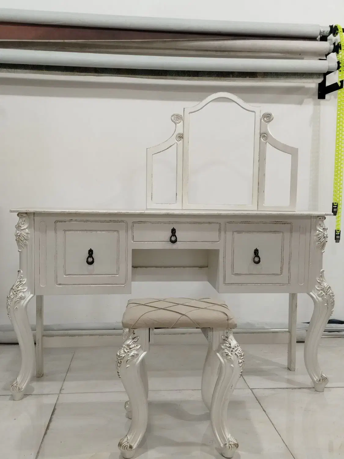 دکور  میز کلاسیک|کلکسیون اشیاء عتیقه|اهواز, زیتون کارگری|دیوار