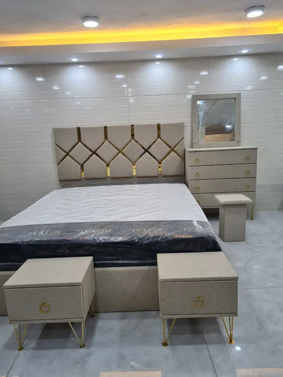 تخت خواب آراز|تخت و سرویس خواب|بروجرد, |دیوار