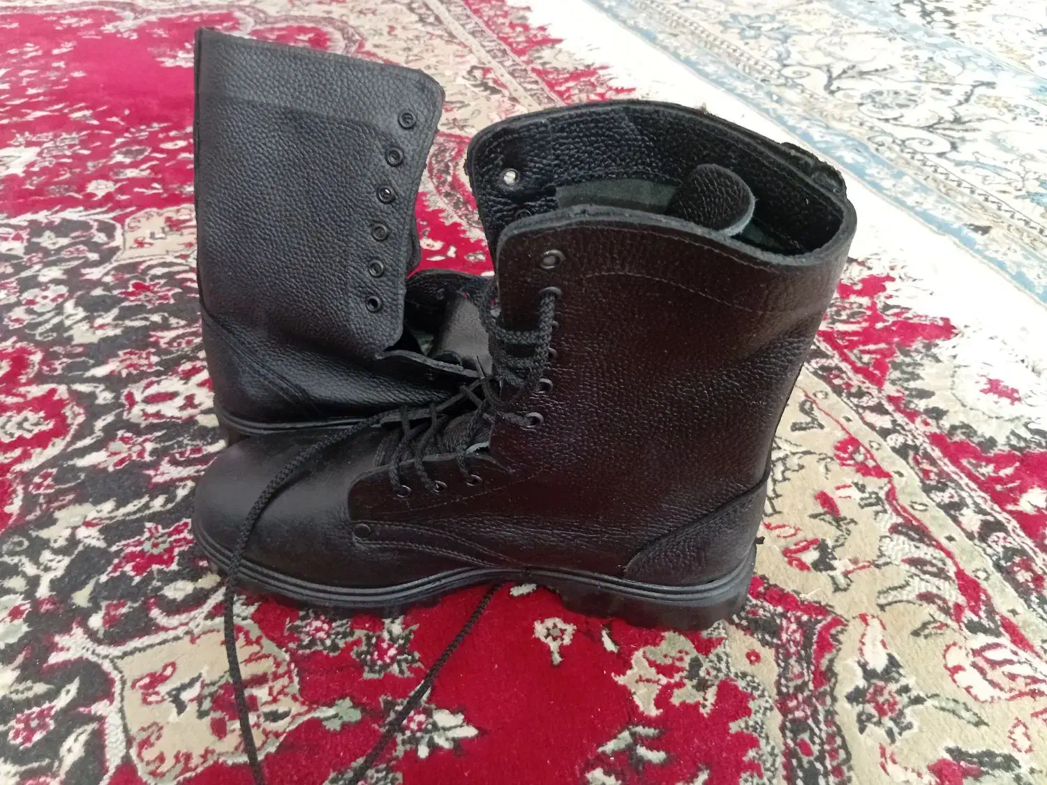 پوتین|کیف، کفش، کمربند|شیراز, دشت چنار|دیوار