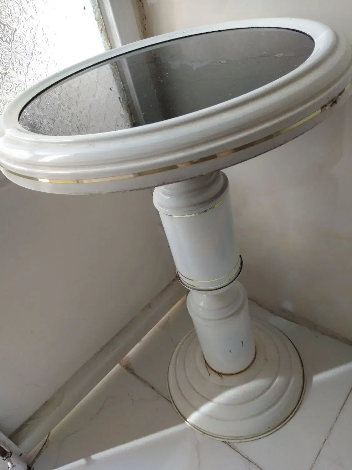 گل میز|میز تلفن|شیراز, لشکری‎|دیوار