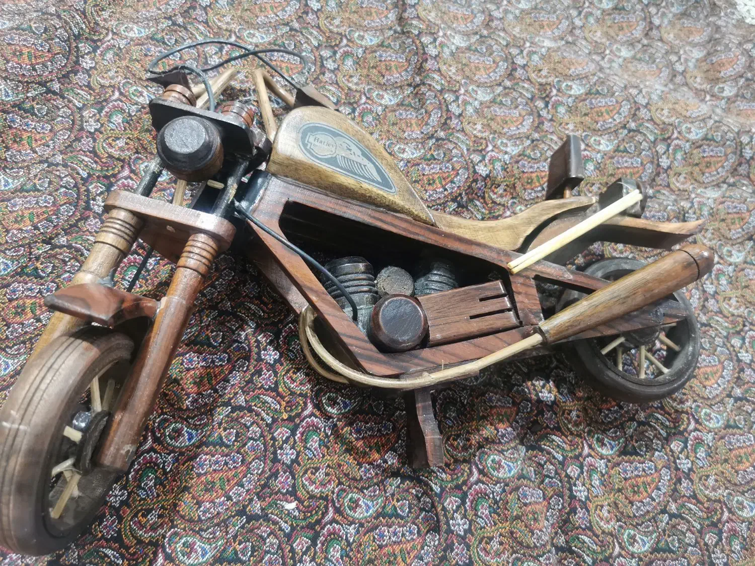 موتور چوبی دست ساز|کلکسیون اشیاء عتیقه|آفتاب, |دیوار