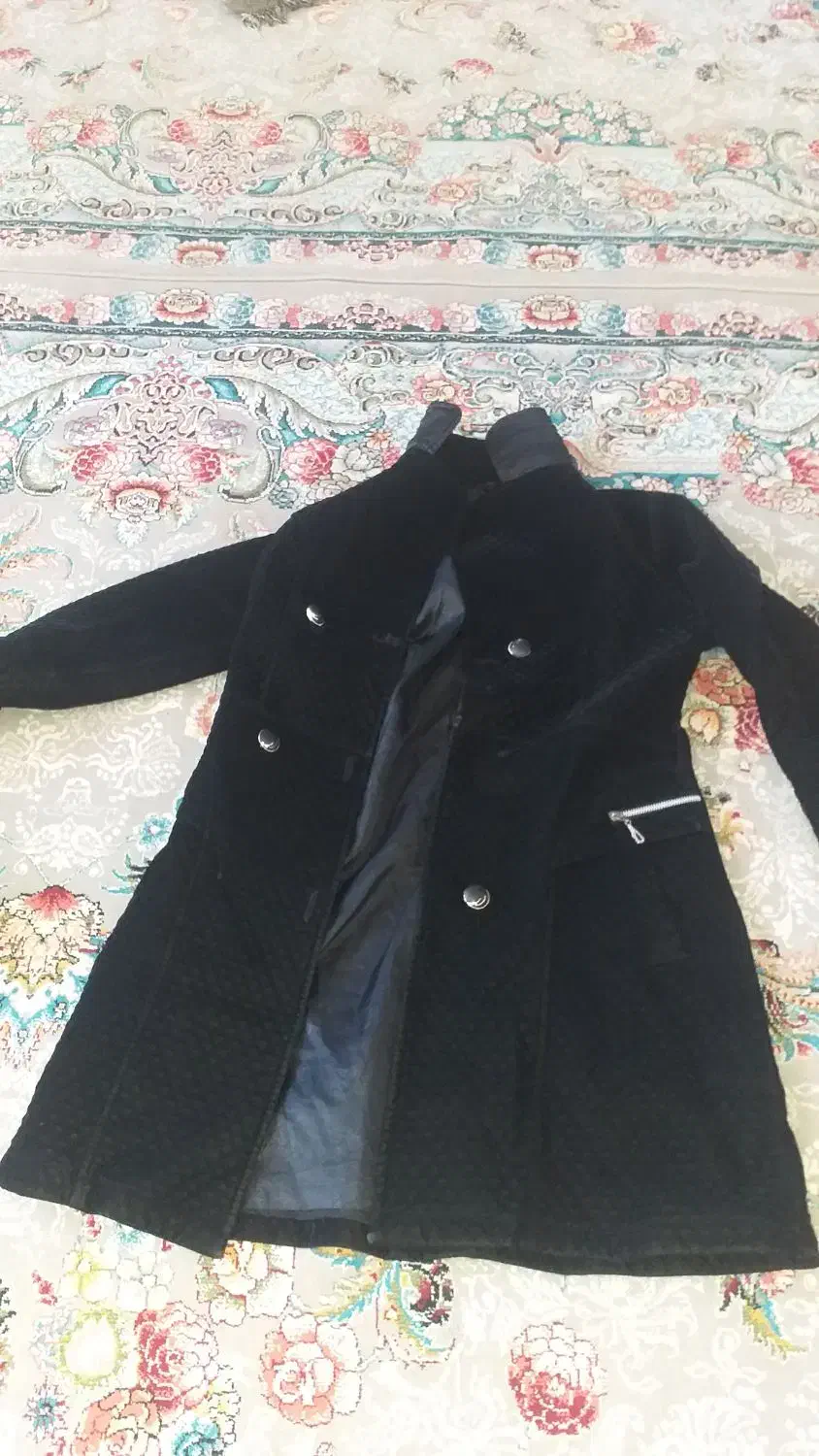 پالتو|لباس|ثلاث باباجانی, |دیوار