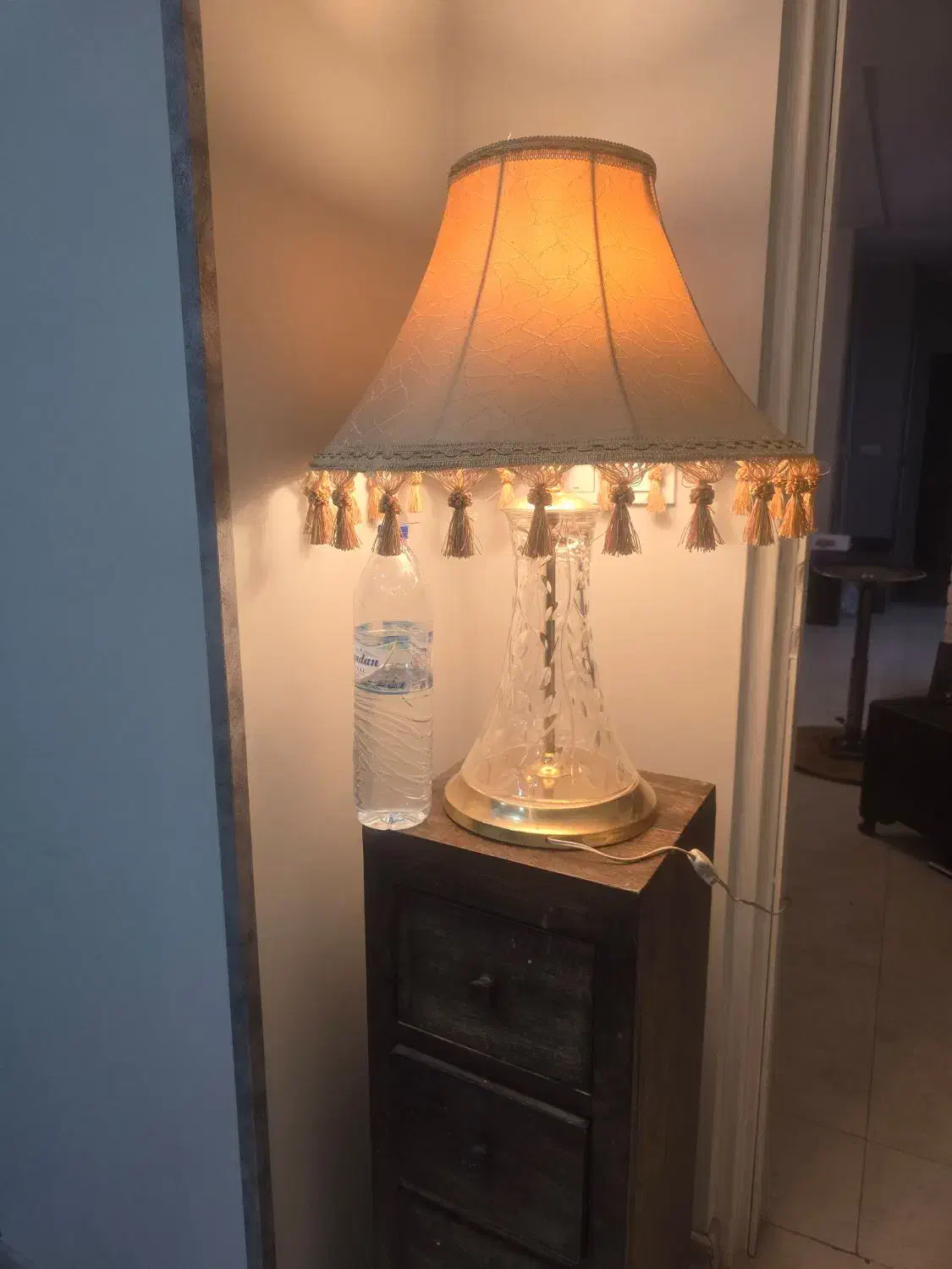 آباژور بزرگ|چراغ خواب و آباژور|شیراز, فرهنگ شهر|دیوار