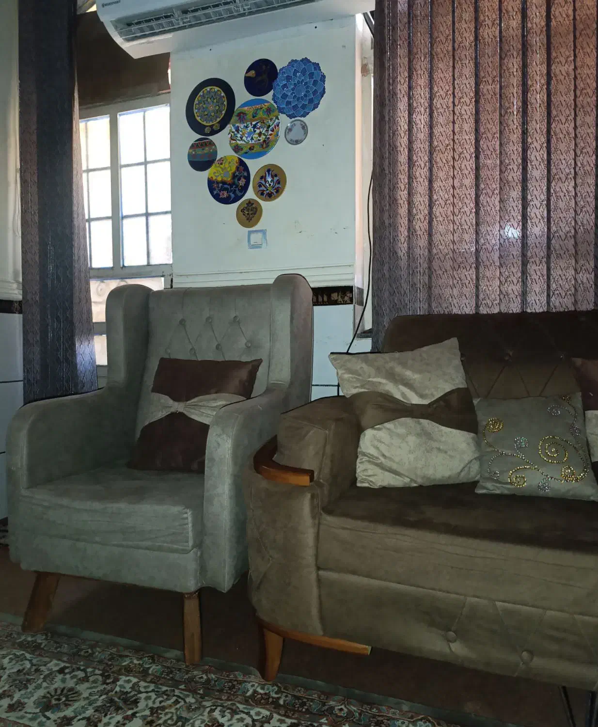 مبل چستر فرانسوی به همراه میز و گل میز|مبلمان خانگی و میز عسلی|دوگنبدان, |دیوار