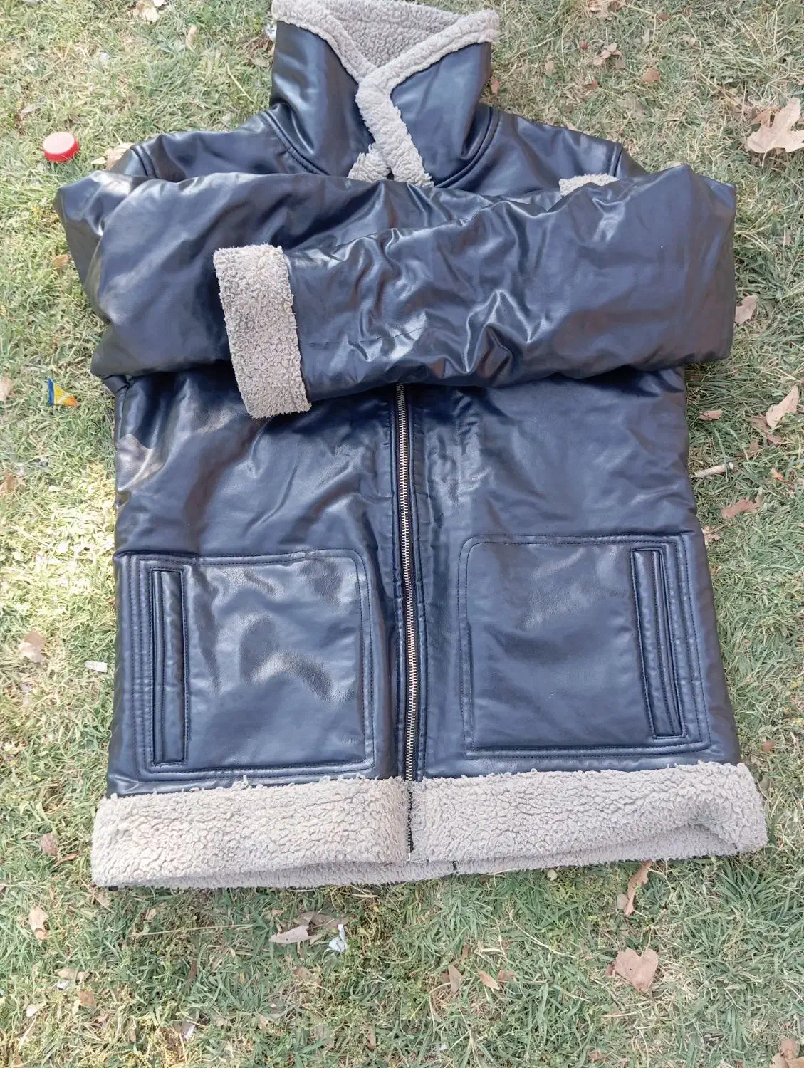 کاپشن چرم اصل بدون هیچ زدگی فقط ۸۰۰هزار تومان|لباس|شیراز, عفیف‌آباد|دیوار