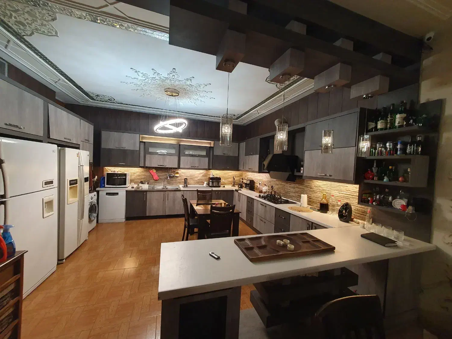 منزل ویلایی|فروش خانه و ویلا|شیراز, کیان شهر|دیوار